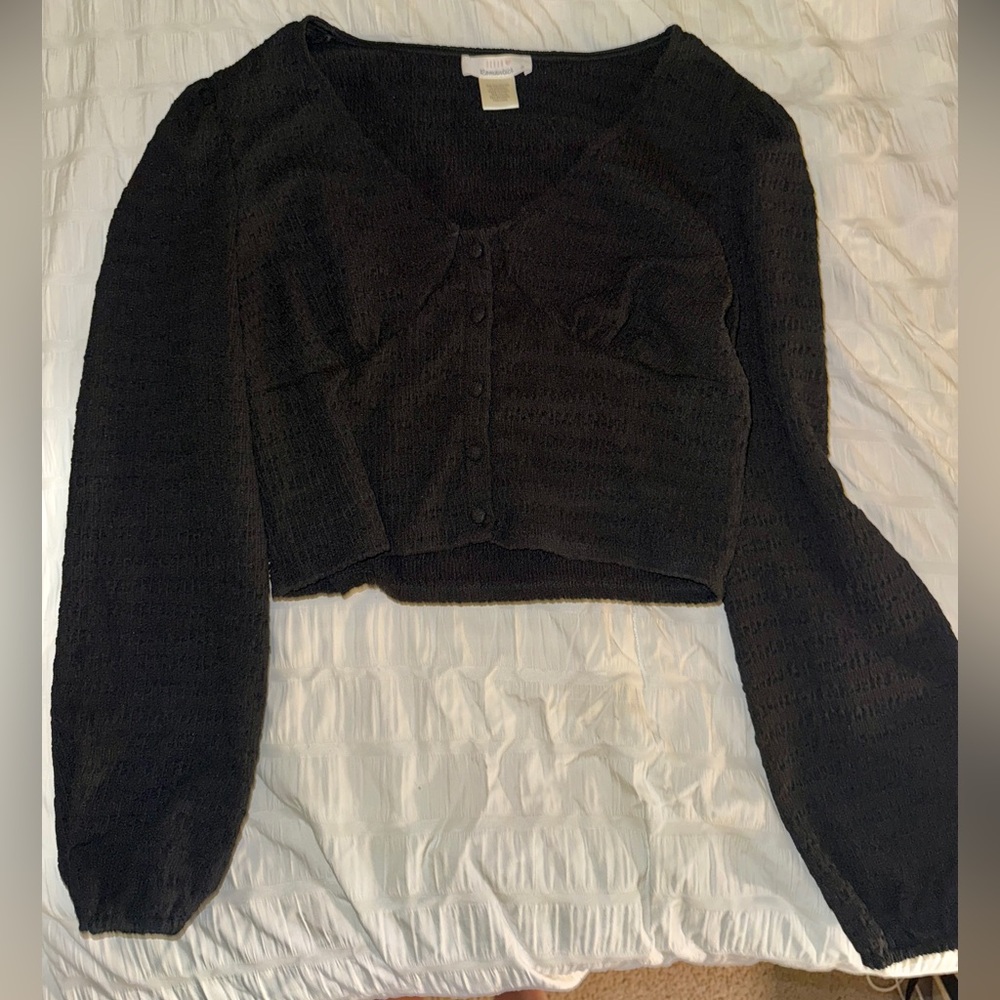 Black Button-Up Cropped Cardigan